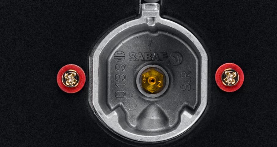 Все газовые панели укомплектованы итальянскими горелками SABAF и французскими жиклерами SOURDILLON, производители которых, являются мировыми лидерами по производству комплектующих для газовых панелей.