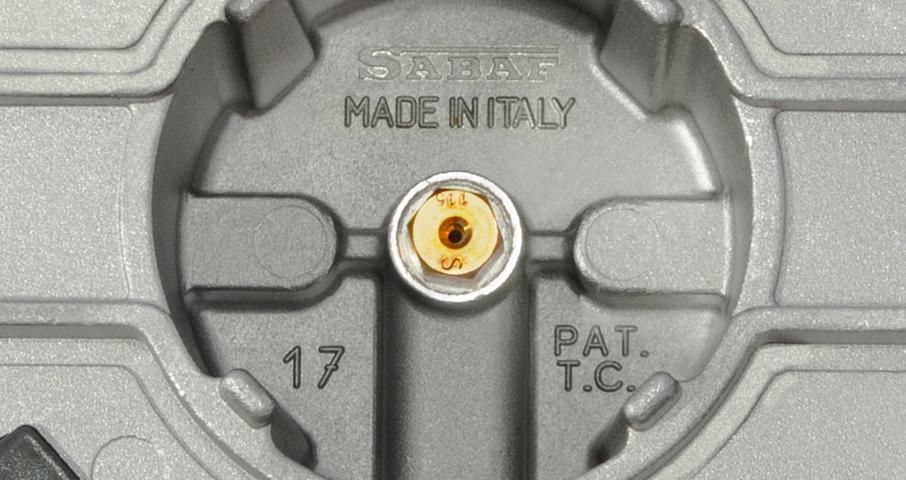 Все газовые панели укомплектованы итальянскими горелками SABAF и французскими жиклерами SOURDILLON, производители которых, являются мировыми лидерами по производству комплектующих для газовых панелей.